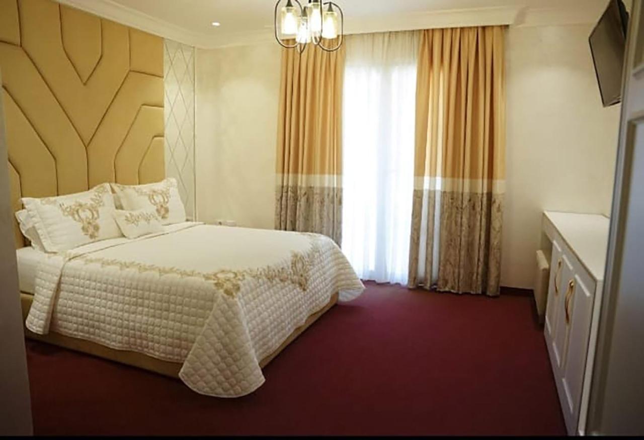 Hotel Eiffel Yrshek Luaran gambar
