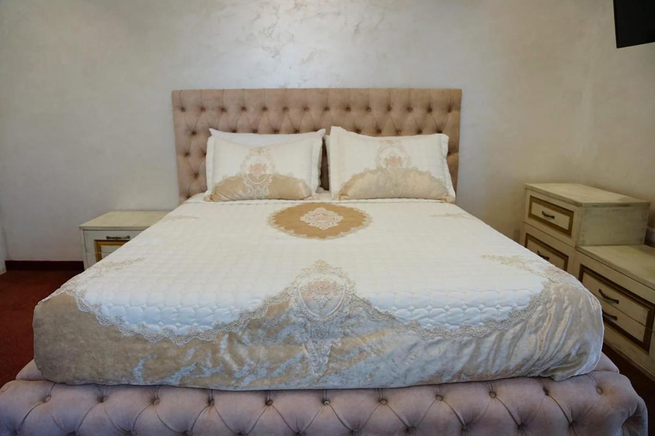 Hotel Eiffel Yrshek Luaran gambar