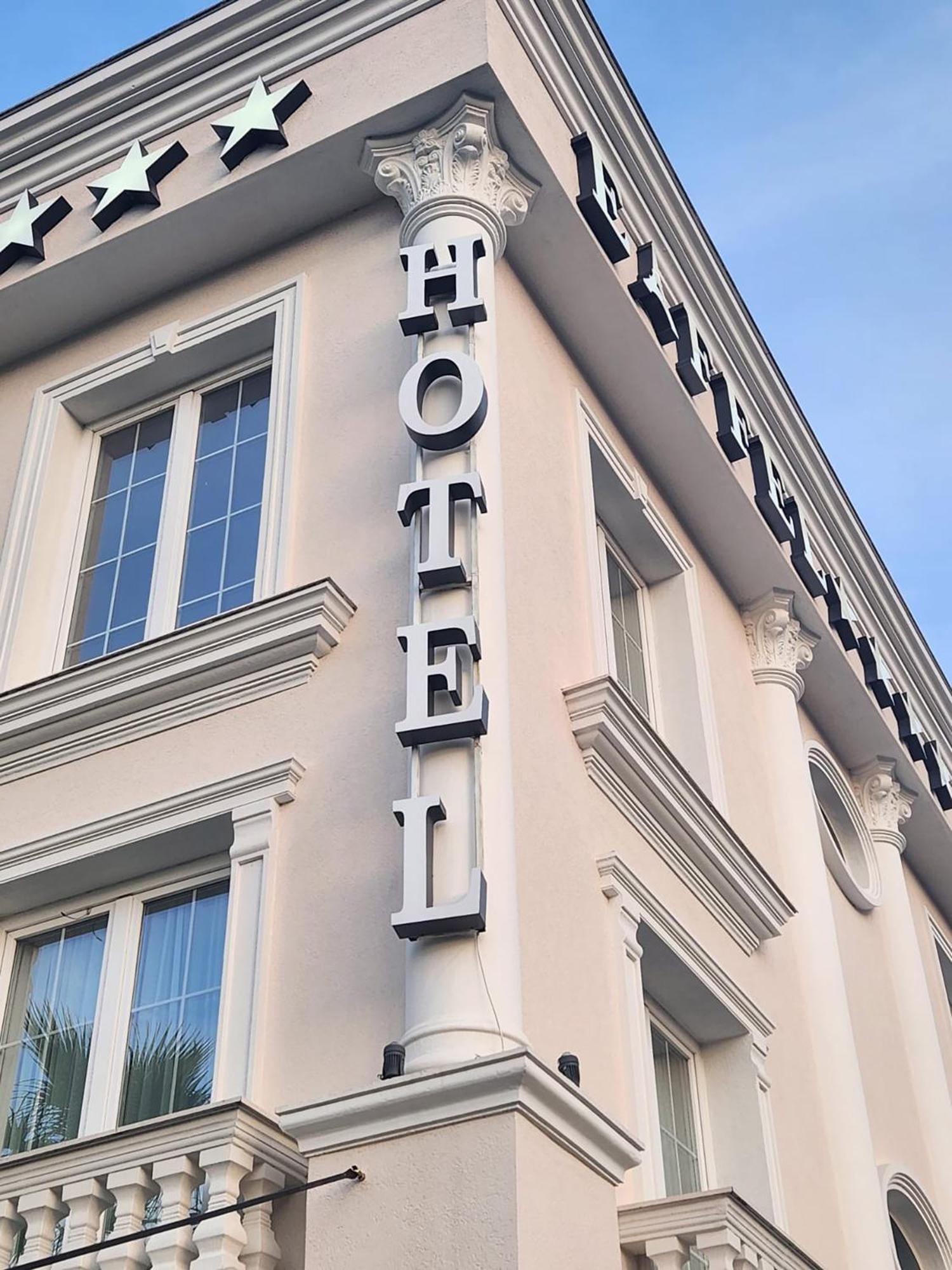 Hotel Eiffel Yrshek Luaran gambar