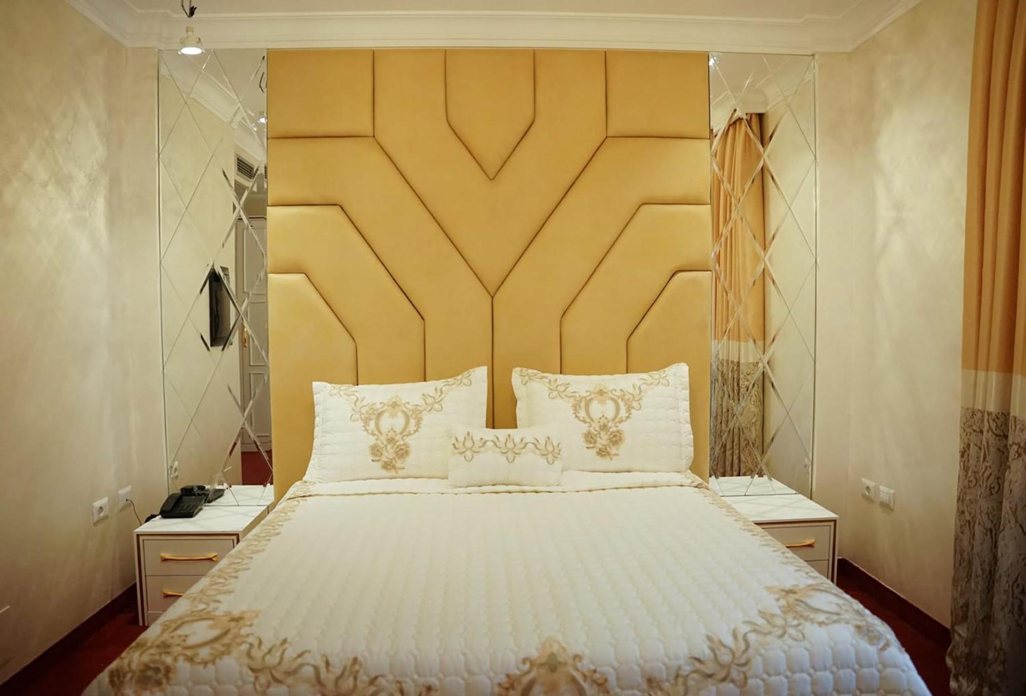 Hotel Eiffel Yrshek Luaran gambar
