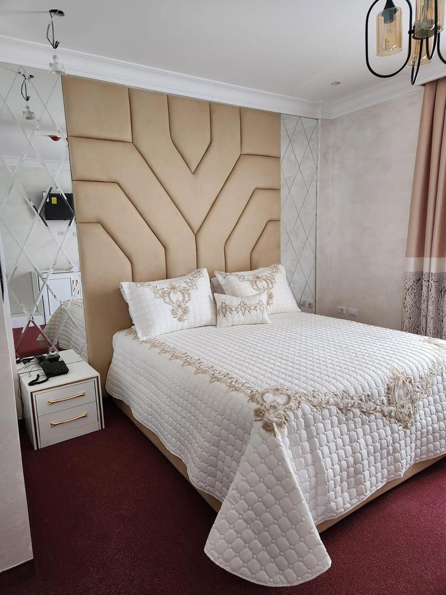 Hotel Eiffel Yrshek Luaran gambar