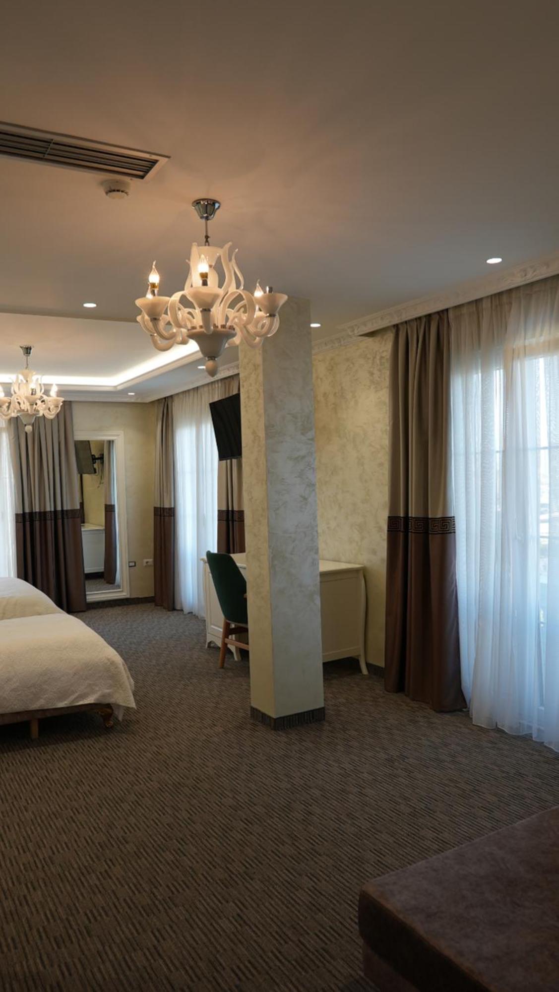 Hotel Eiffel Yrshek Luaran gambar