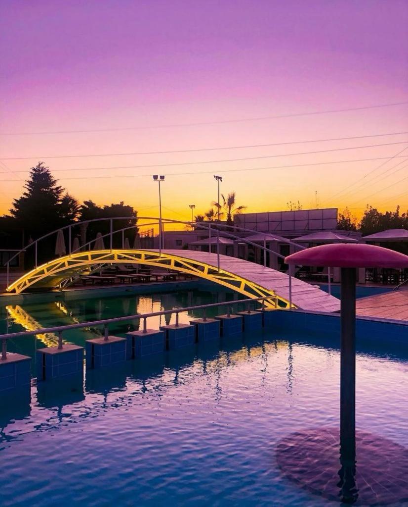 Hotel Eiffel Yrshek Luaran gambar