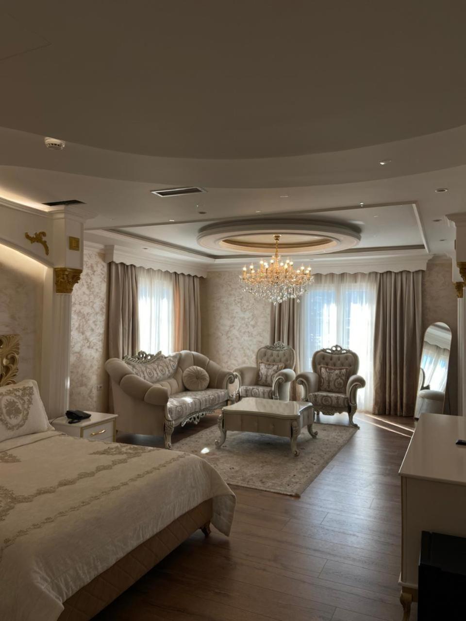 Hotel Eiffel Yrshek Luaran gambar